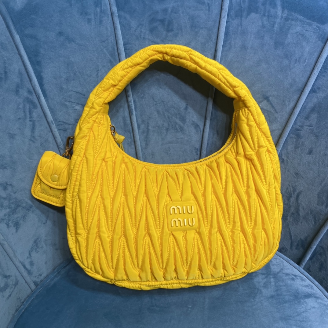 미우미우 완더 마테라쎄 나일론 호보백