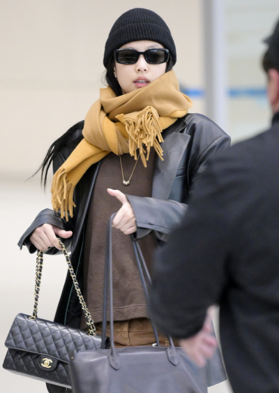 [블랙핑크 제니] CHANEL 샤넬 클래식 캐비어 플랩백 블랙 금,은장