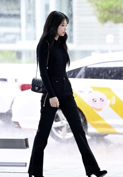 [블랙핑크 제니] CHANEL 샤넬 체인 골든볼 쁘띠삭 램스킨 숄더백 블랙 금장