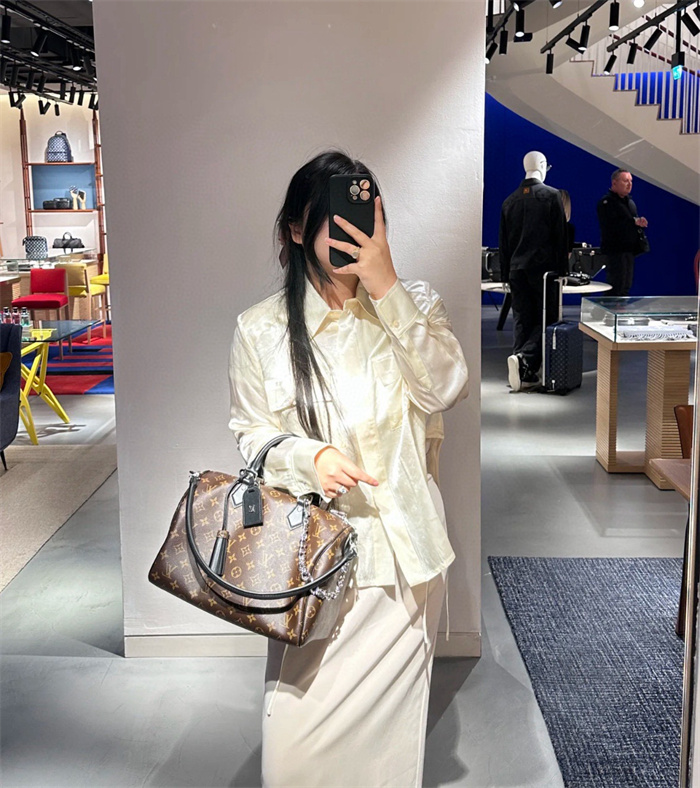 LOUIS VUITTON 루이비통 스피디 소프트 30 다크 토트백 M12243 2024/신상