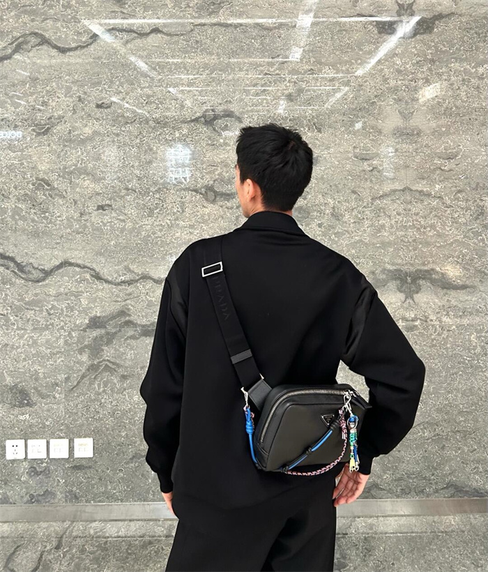 PRADA 프라다 레더 라지 숄더백 2VH181 2024/신상