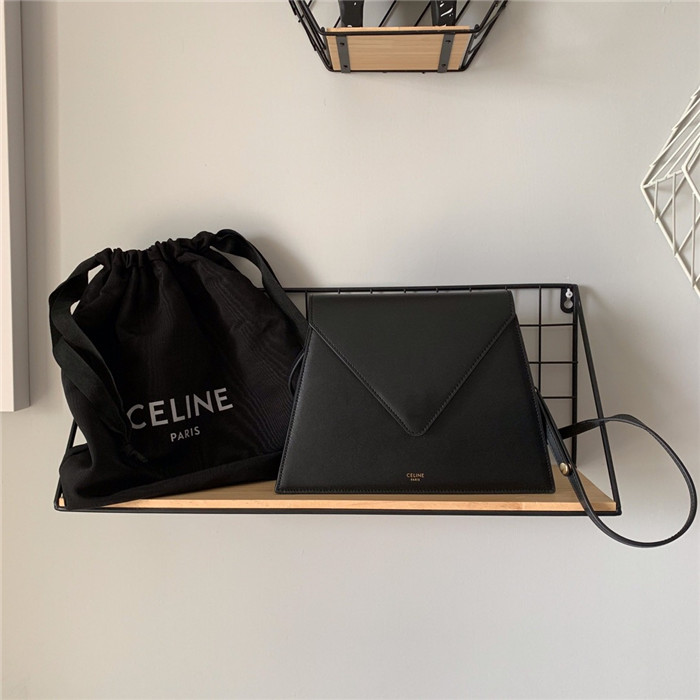 셀린느 트라이앵글백 C339471-1