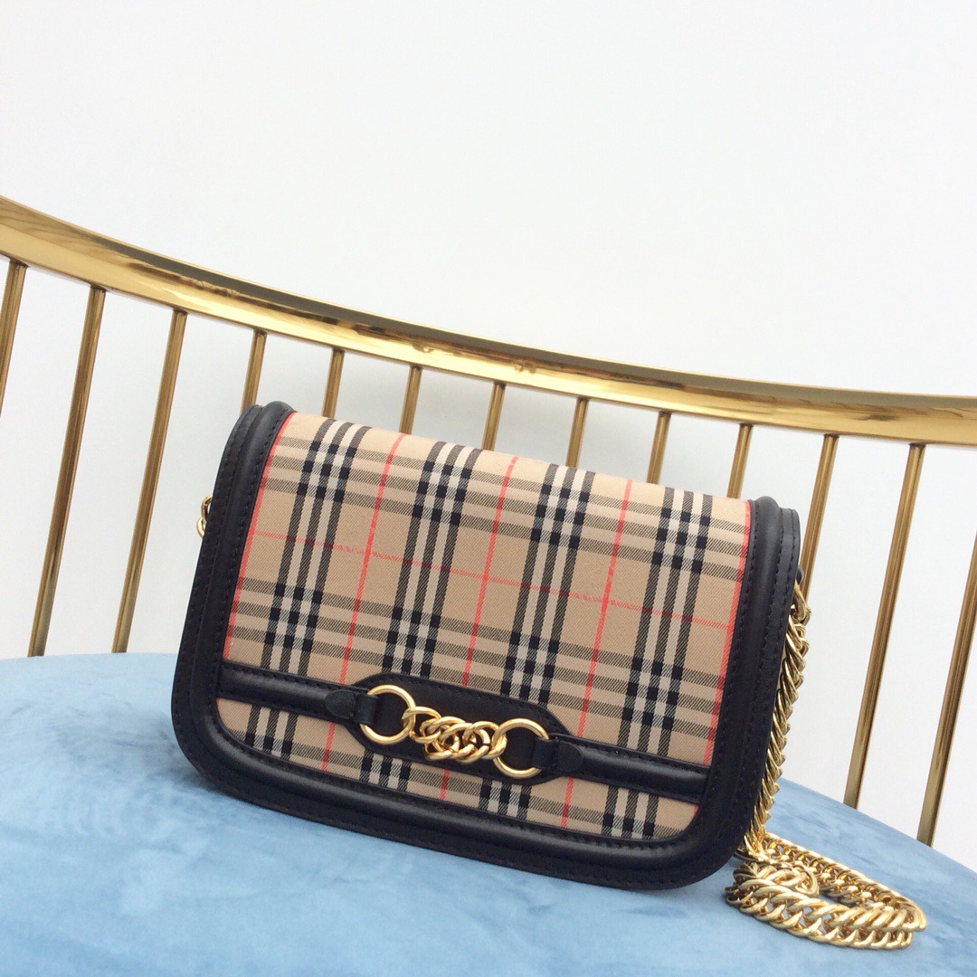 버버리 체인숄더백 신상 B90009