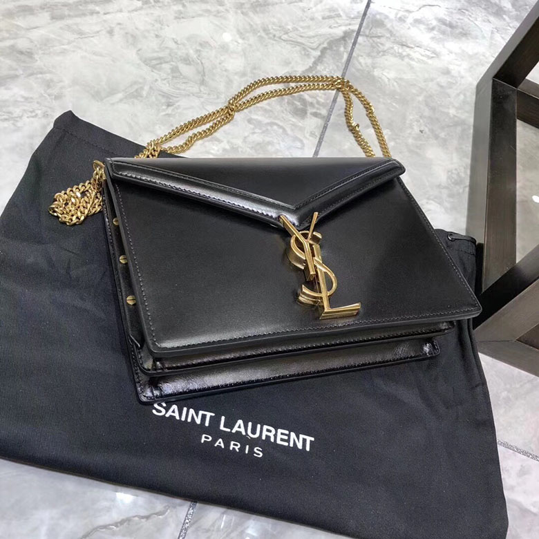 생로랑 엔벨로프플랩 숄더백 신상 Y36333