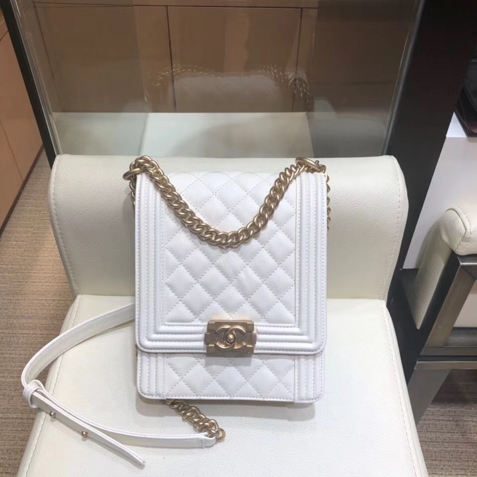 샤넬 19SS 신상 미니캐비어 리보이백 화이트 A0S0130