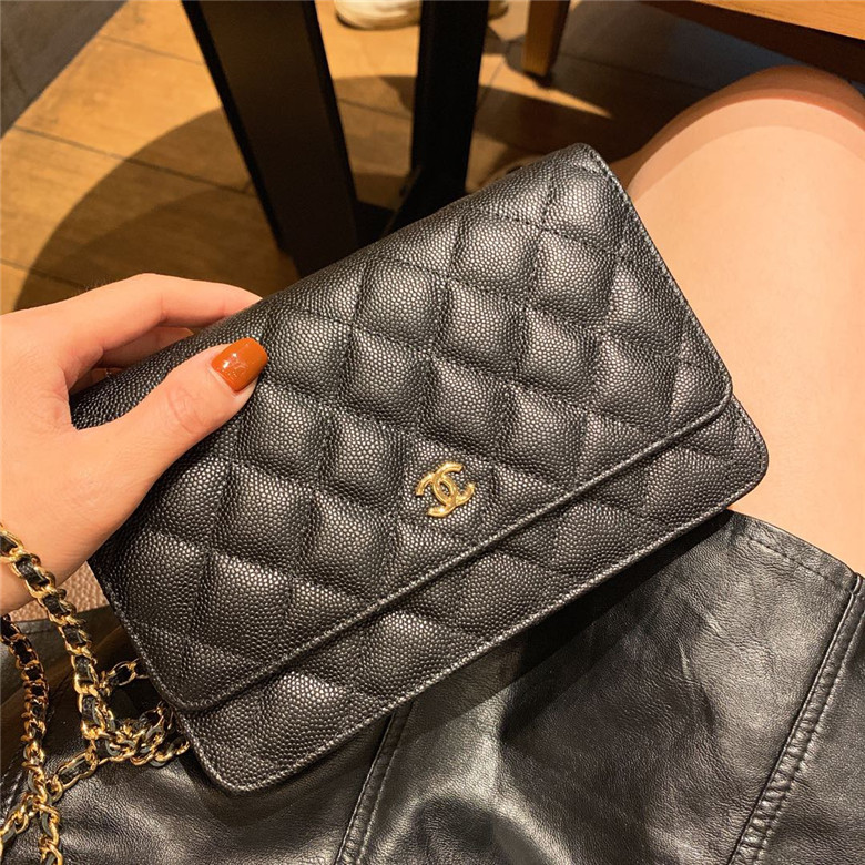  Chanel 샤넬 WOC 캐비어 A33813 신상