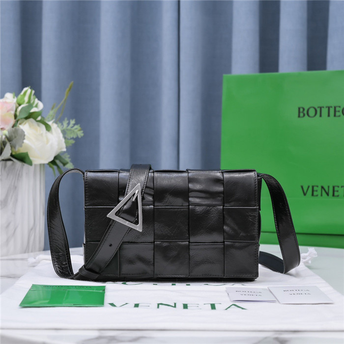 BOTTEGA VENETA 보테가 베네타 인트레치아토  카세트백 B668