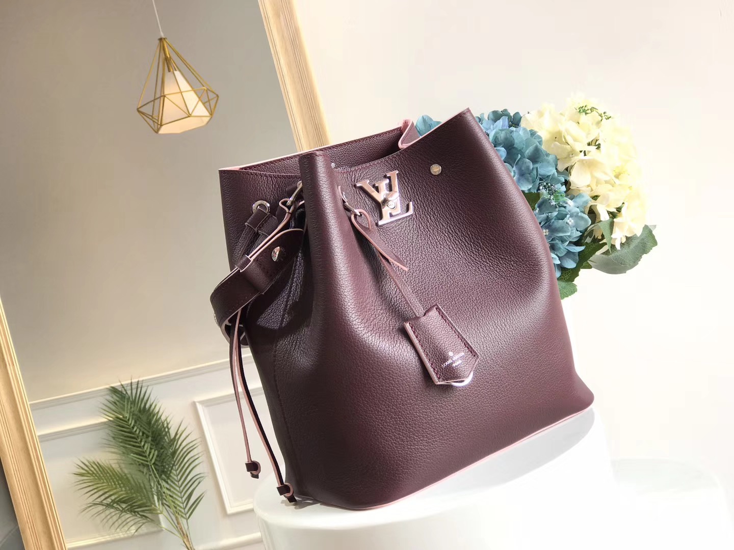 루이비통락미 버킷백 M54680