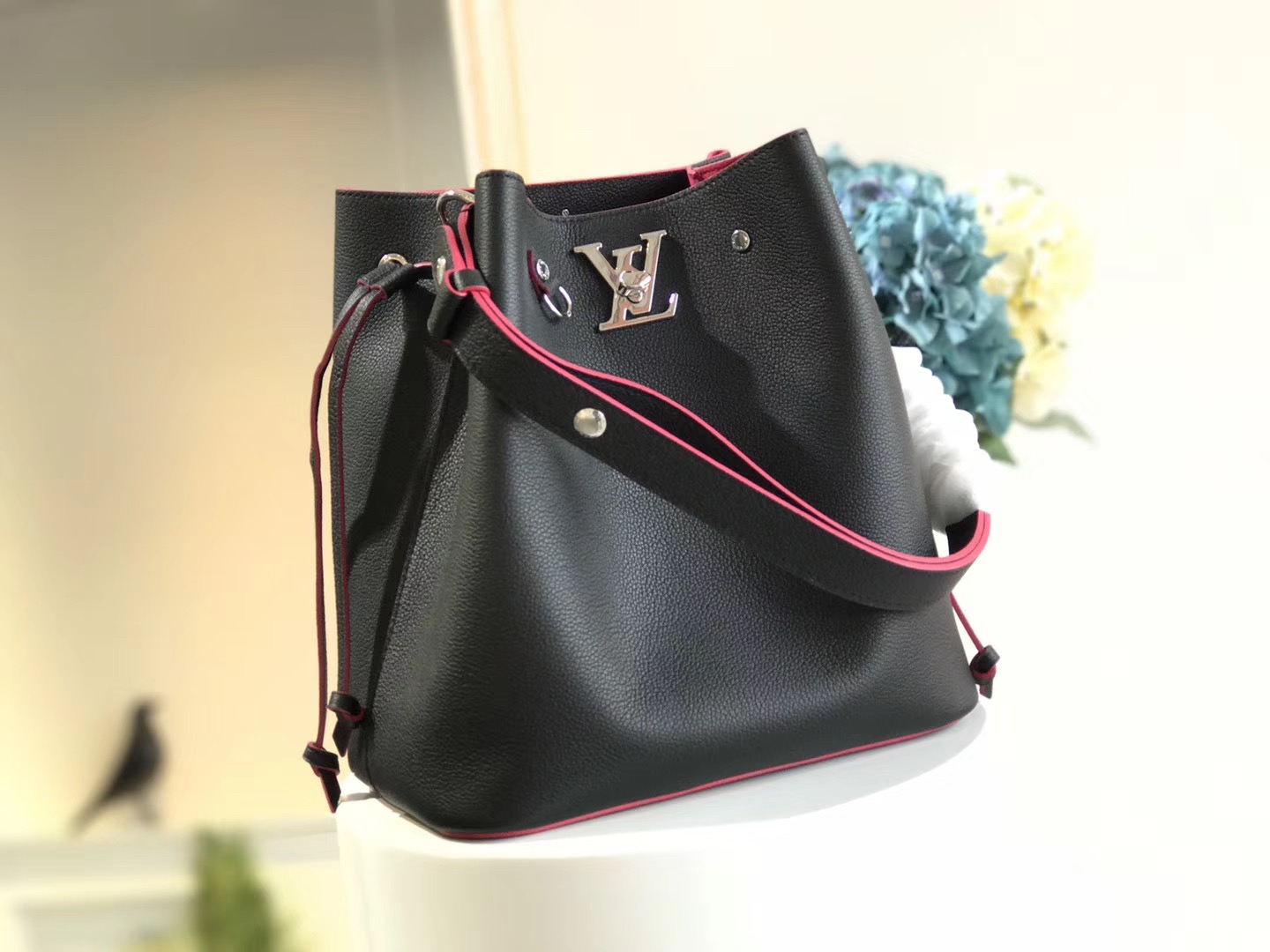 루이비통 락미 버킷백 M54677