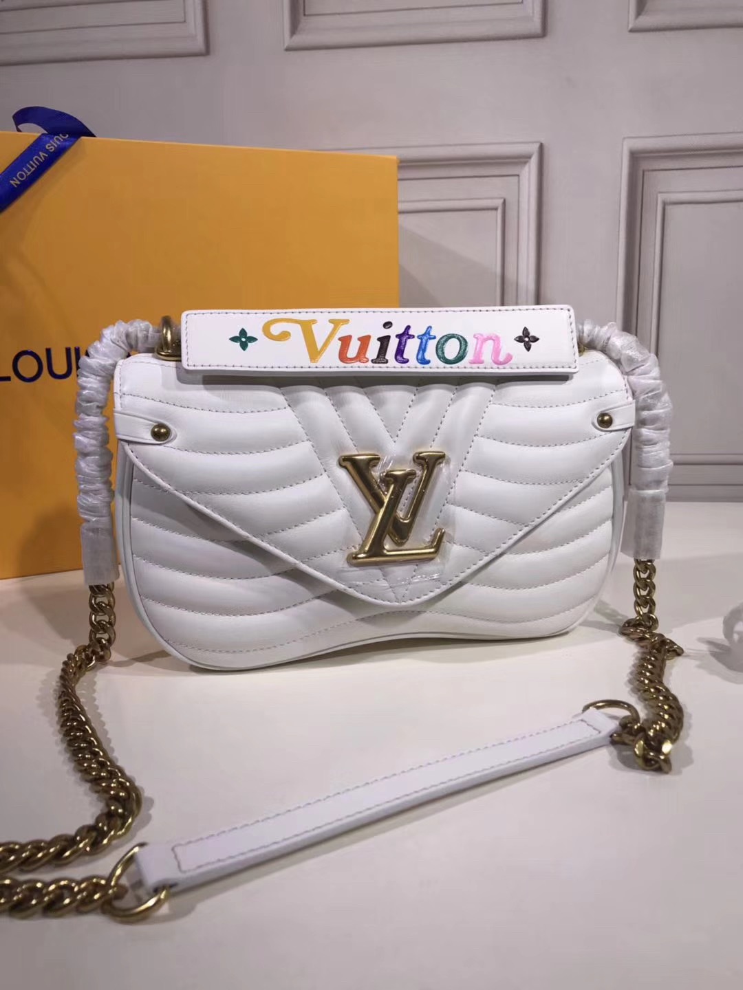 루이비통 신상 뉴웨이브 체인백 NEW WAVE M51946