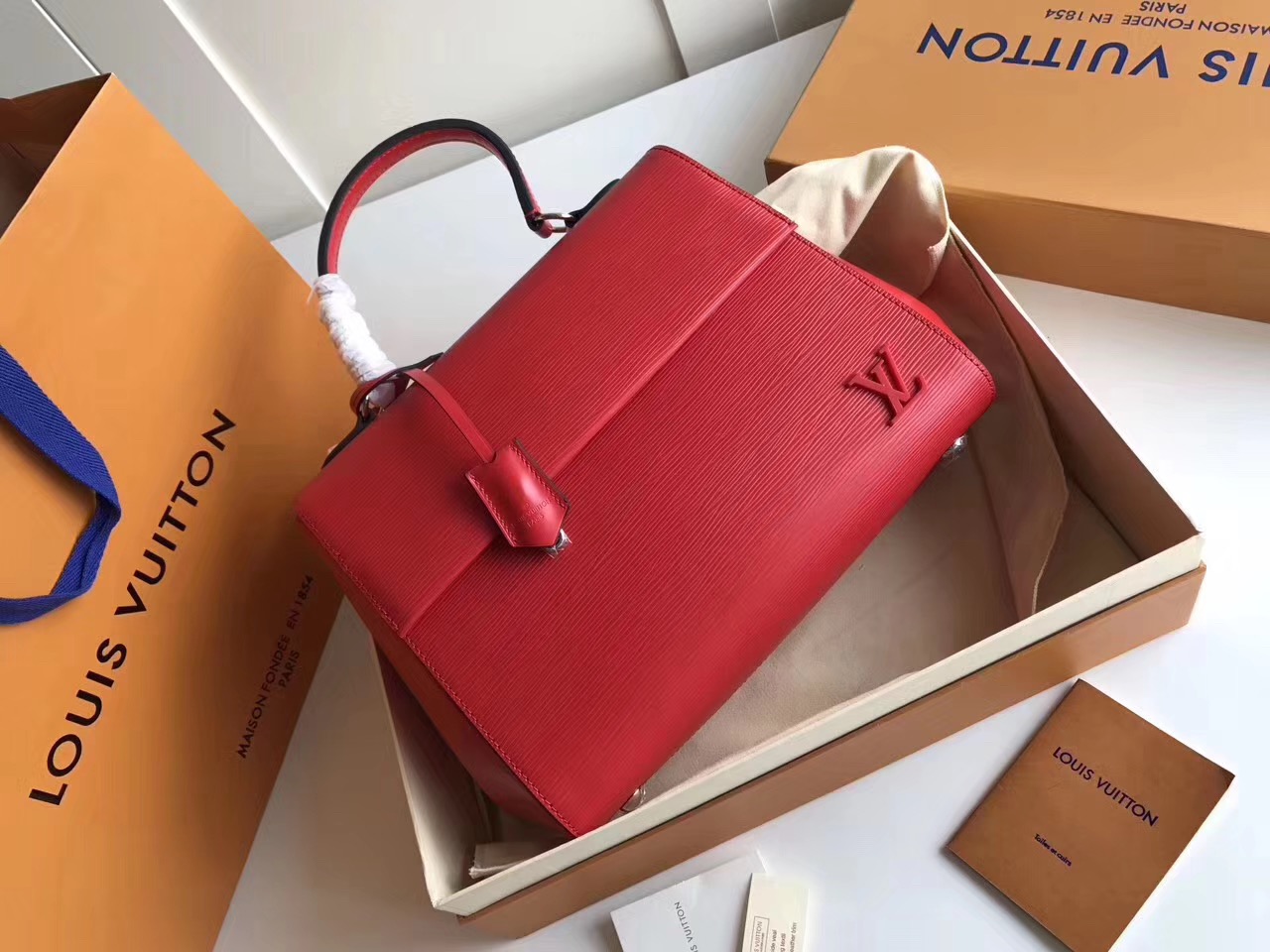 루이비통 신상 클루니백 CLUNY MM M41302