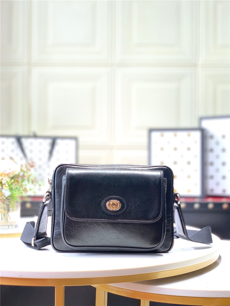 구찌 남성용 숄더백 574760 신상