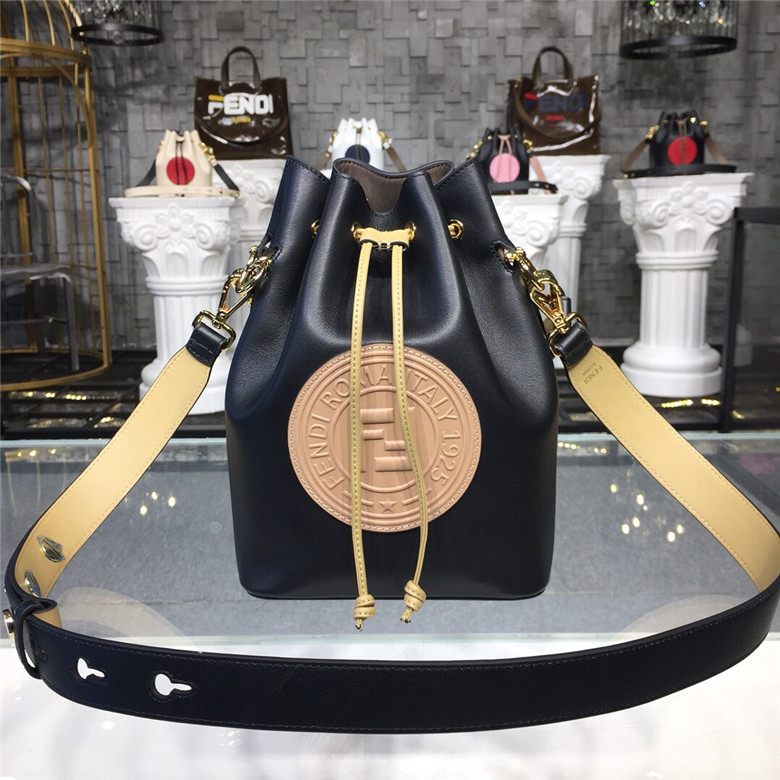 펜디 몽트레저 미니 버킷백 신상 F90088-3