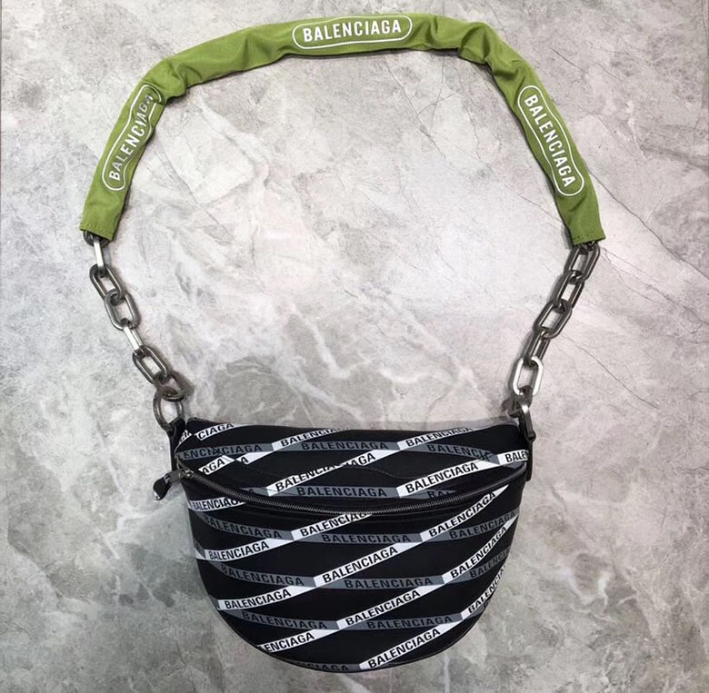 발렌시아가 힙 크로스백 신상 B208155