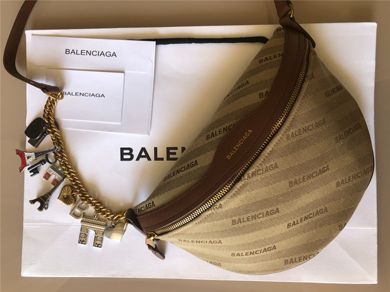 발렌시아가 힙색 신상