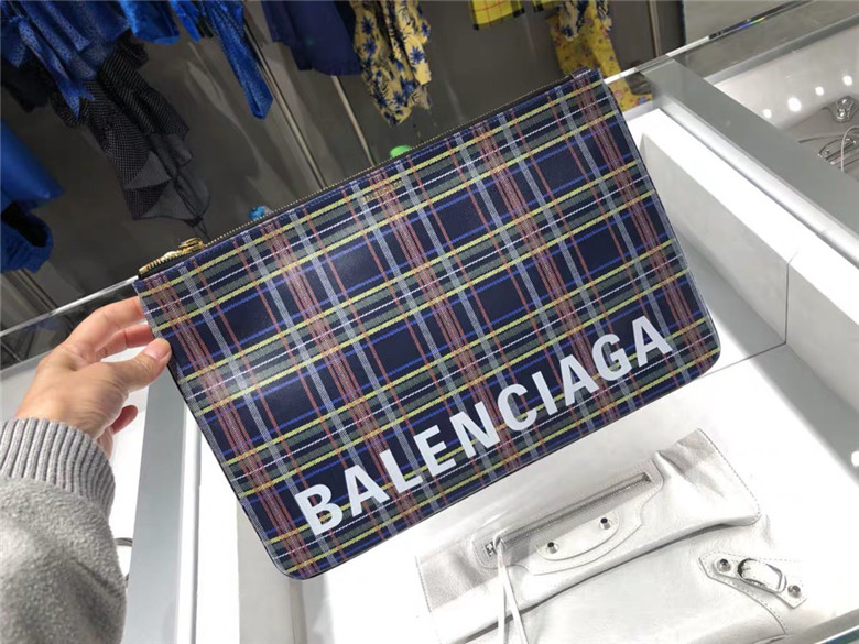 발렌시아가 클러치 B1033 신상