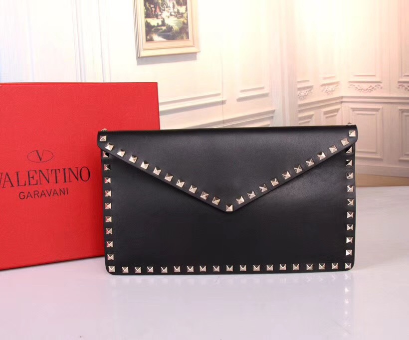 발렌티노 락스터드 엔벨롭 클러치 30CM V632010