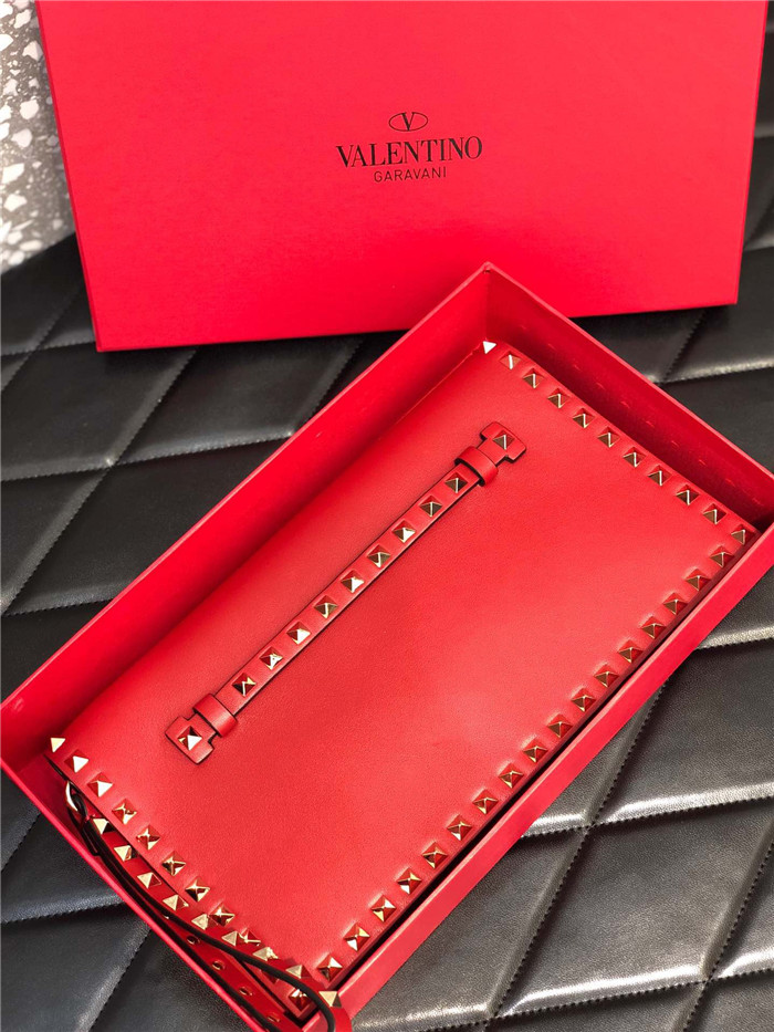 발렌티노 락스터드 스트랩 플랩 클러치백 B0399-1