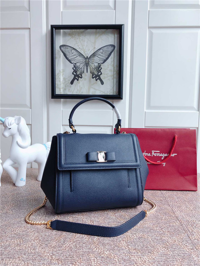 페레가모 바라 플랩백 GM 21F558-4