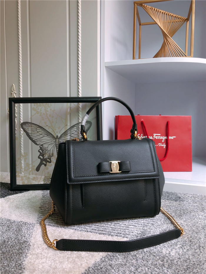 페레가모 바라 플랩백 GM 21F558-5