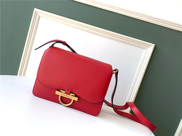 페레가모 플랩백 21H321-4 2020/신상