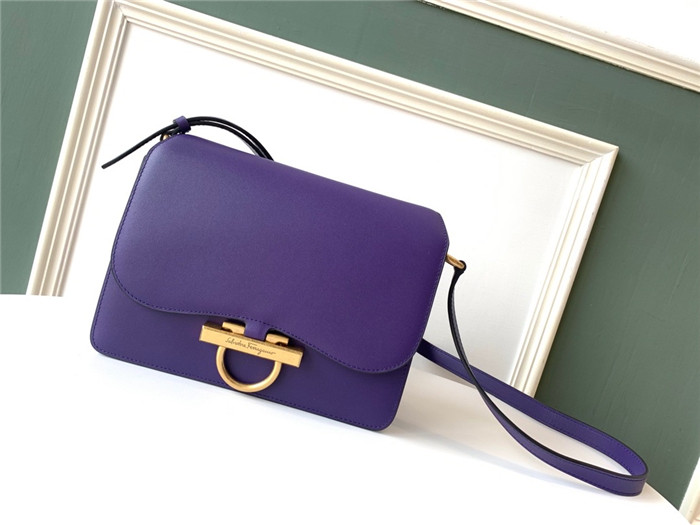 페레가모 플랩백 21H321-6 2020/신상