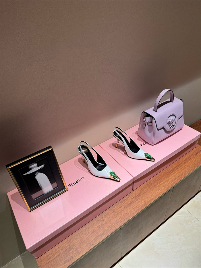 SAINT LAURENT 생로랑 여성용 샌들 (굽높이10.5CM) Y68676 2024/신상