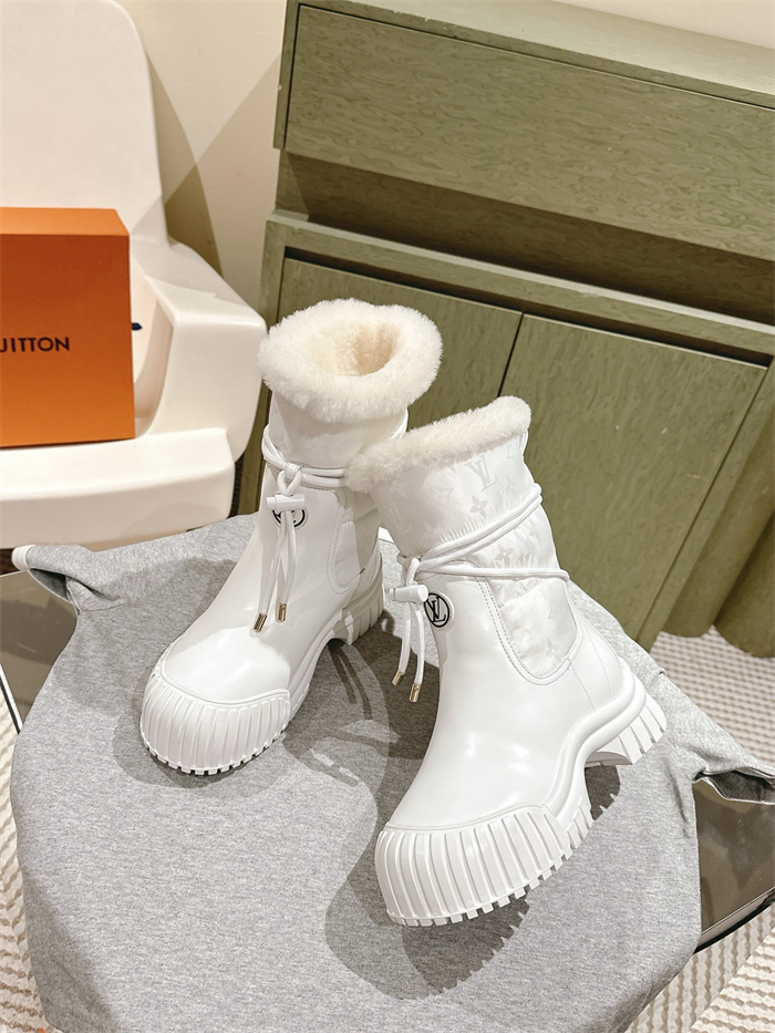 20250101214004/20241120212932_fa7e5489d2ad71f21bda35d799d86db2_uvms.jpg Array