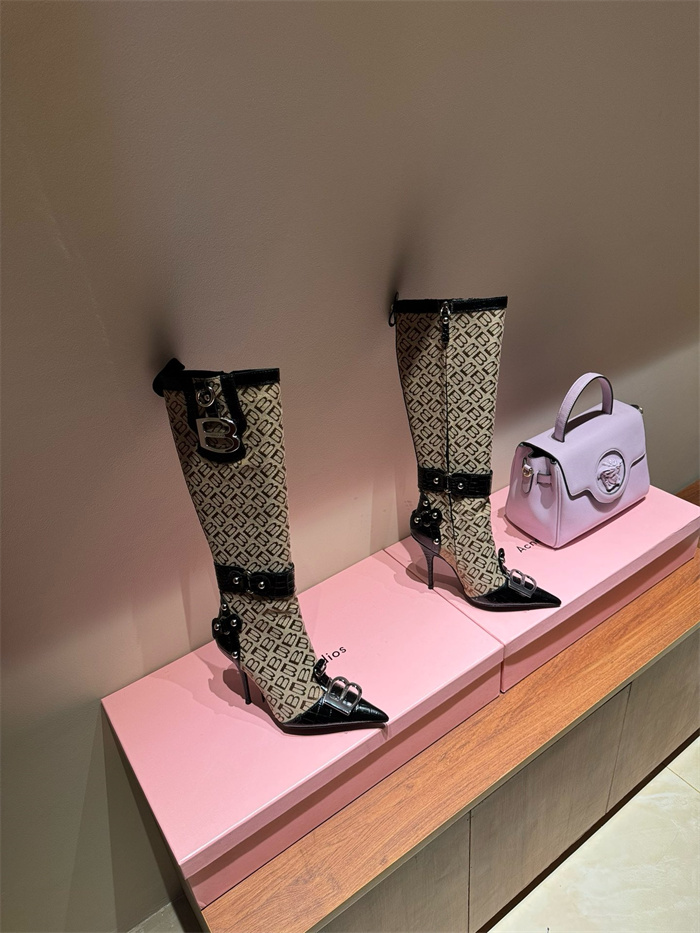 BALENCIAGA 발렌시아가 여성용 롱 부츠 (굽높이10.5CM) B98190 2024/신상