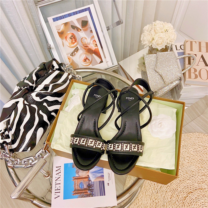 Fendi 펜디 여성용 샌들 F64800