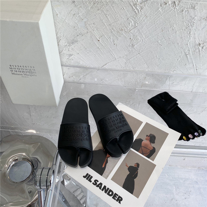 MAISON MARGIELA 메종 마르지엘라 남여공용 슬리퍼 M45645