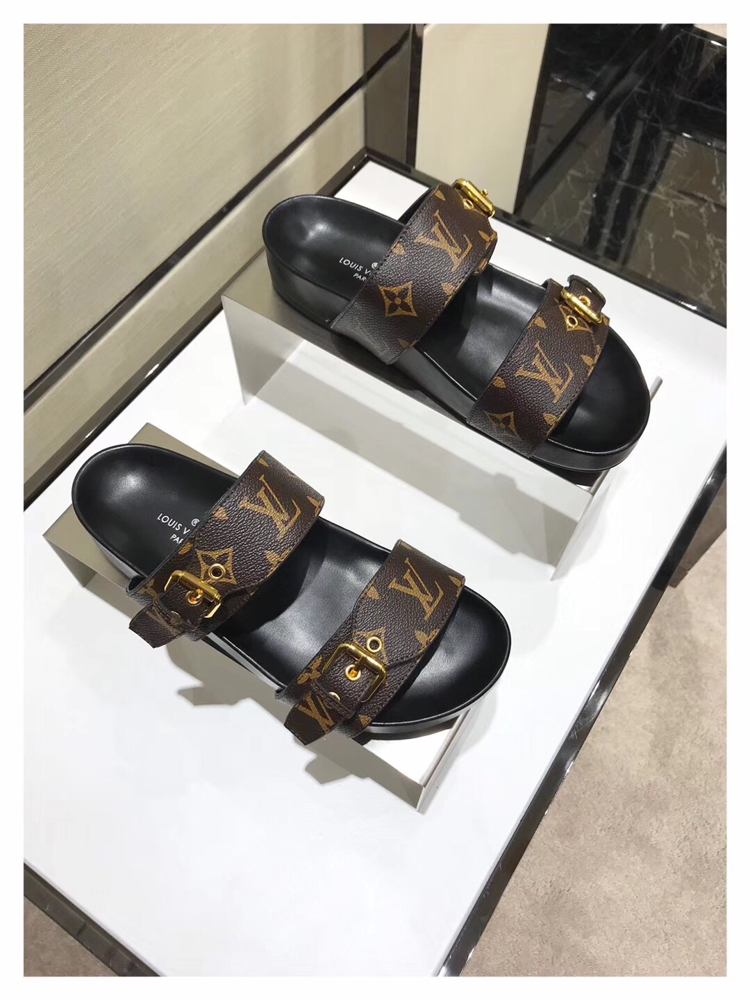루이비통 여성용 슬리프  봄신상