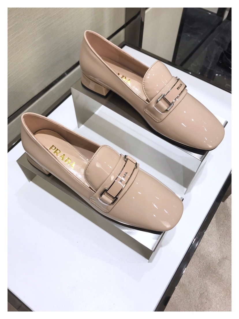 프라다 단화 봄신상