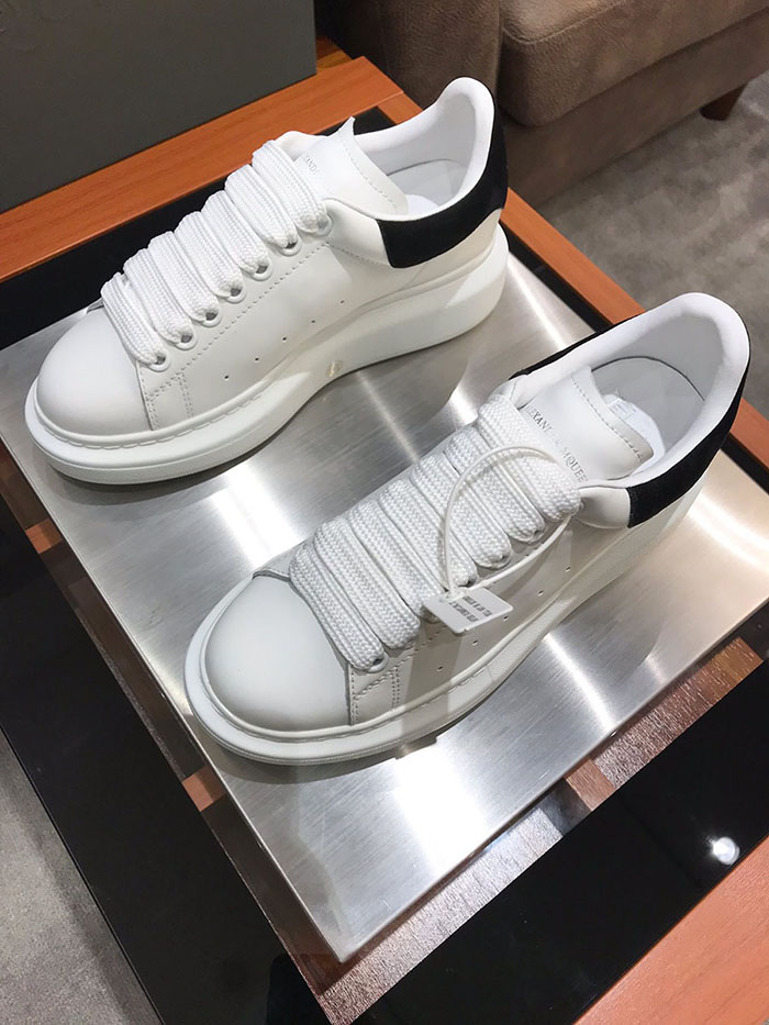 알렉산더맥퀸 남여공용 스니커즈 신상 (290사이즈 주문제작)