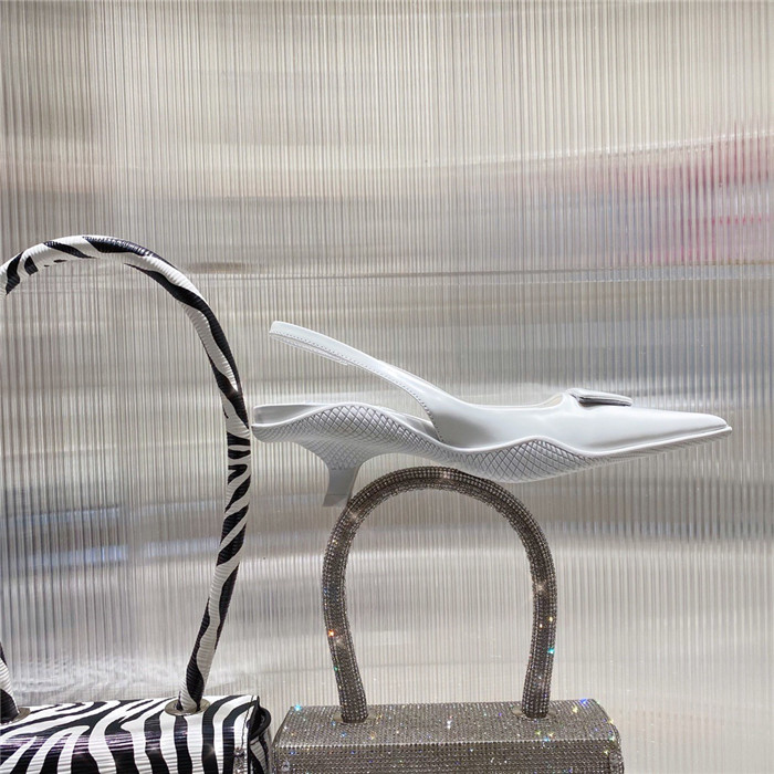 20250101214004/e296ac953ce54db40af2483f4aa97c70_1610598490_2848.jpg Array