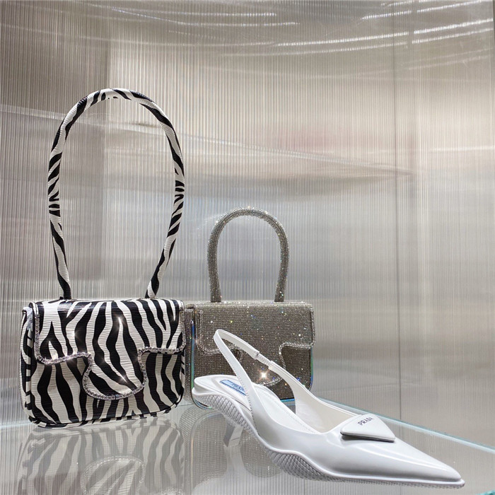 20250101214004/e296ac953ce54db40af2483f4aa97c70_1610598490_9814.jpg Array