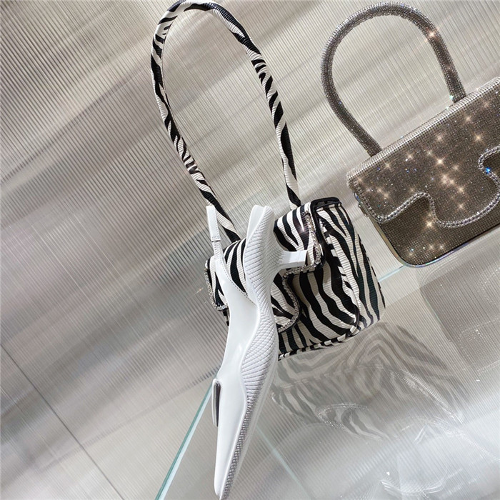 20250101214004/e296ac953ce54db40af2483f4aa97c70_1610598492_1.jpg Array