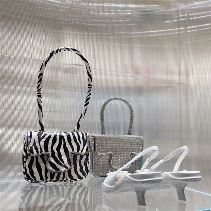 20250101214004/e296ac953ce54db40af2483f4aa97c70_1610598492_469.jpg Array