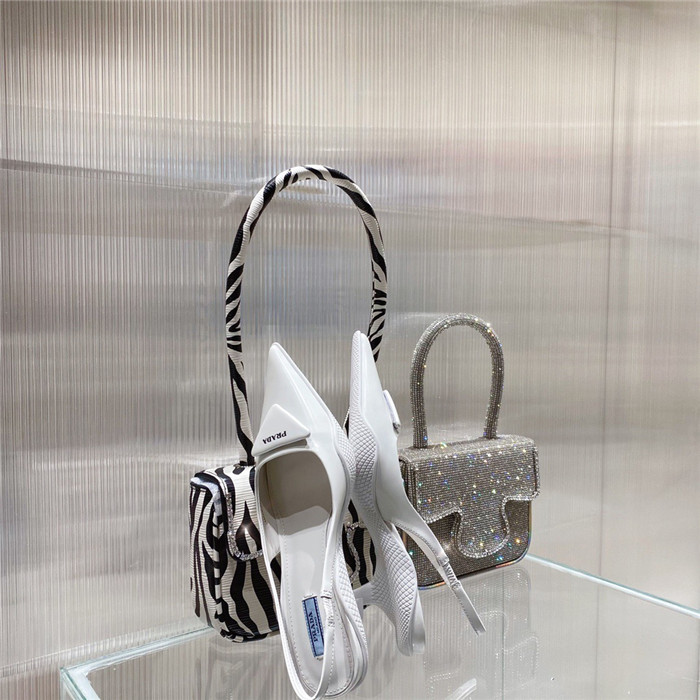 20250101214004/e296ac953ce54db40af2483f4aa97c70_1610598492_8339.jpg Array