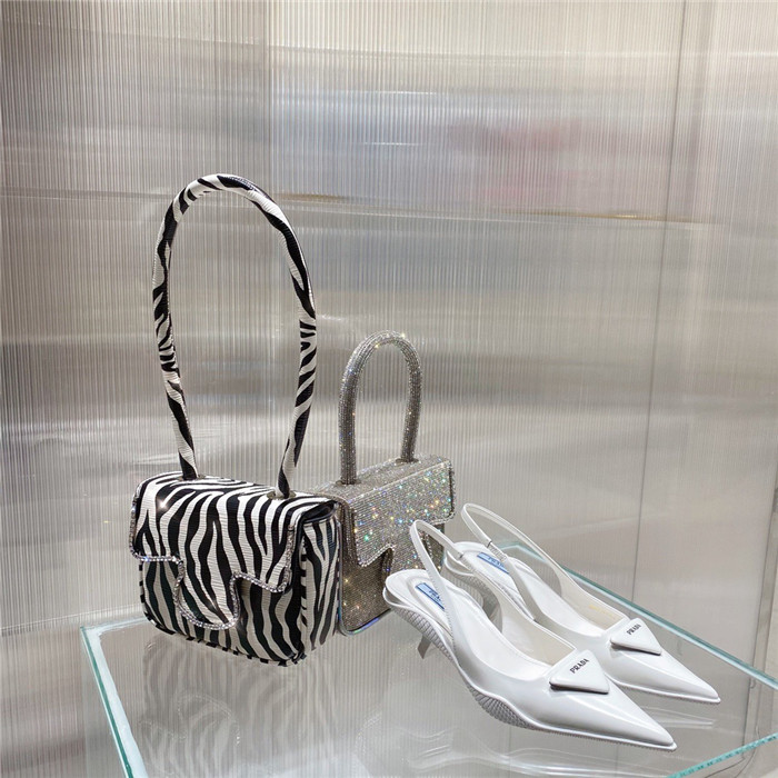 20250101214004/e296ac953ce54db40af2483f4aa97c70_1610598493_5411.jpg Array