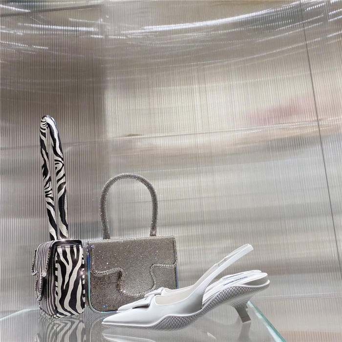 20250101214004/e296ac953ce54db40af2483f4aa97c70_1610598494_2743.jpg Array