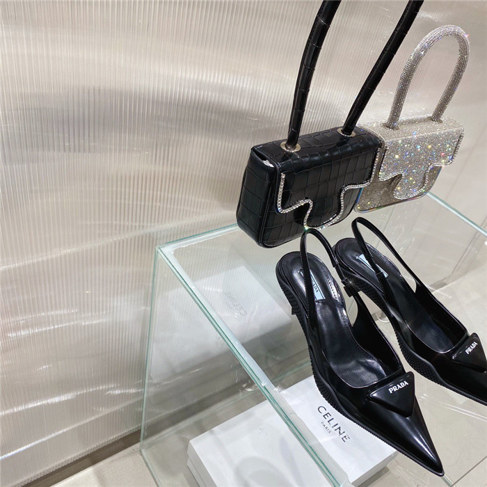 20250101214004/e296ac953ce54db40af2483f4aa97c70_1610598501_7679.jpg Array