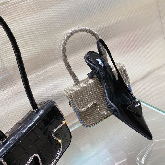 20250101214004/e296ac953ce54db40af2483f4aa97c70_1610598502_8817.jpg Array