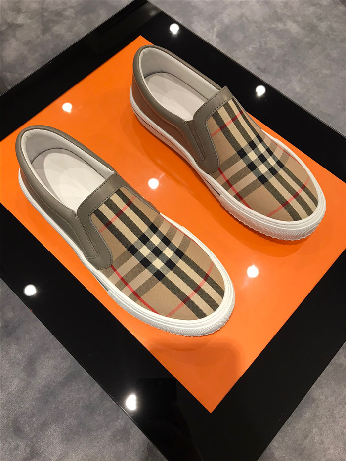 버버리 남여공용 슬립온 B48090 2020/신상