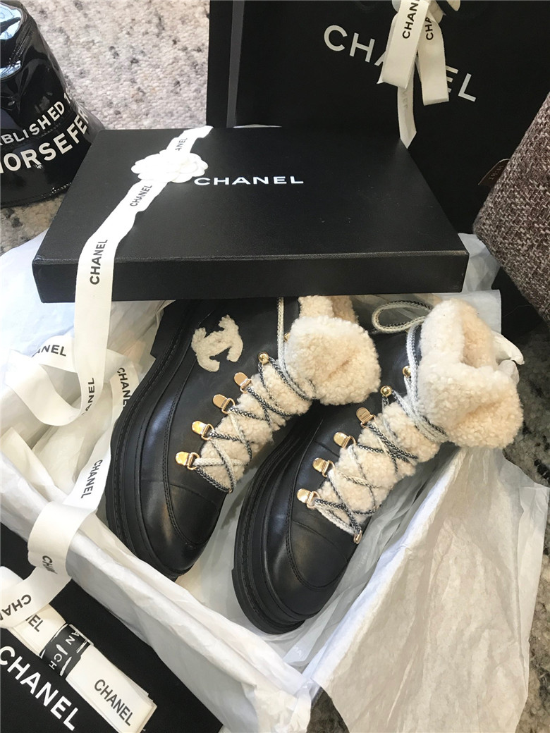 샤넬 양털 부츠 C8088-1 신상 (250사이즈 주문제작)