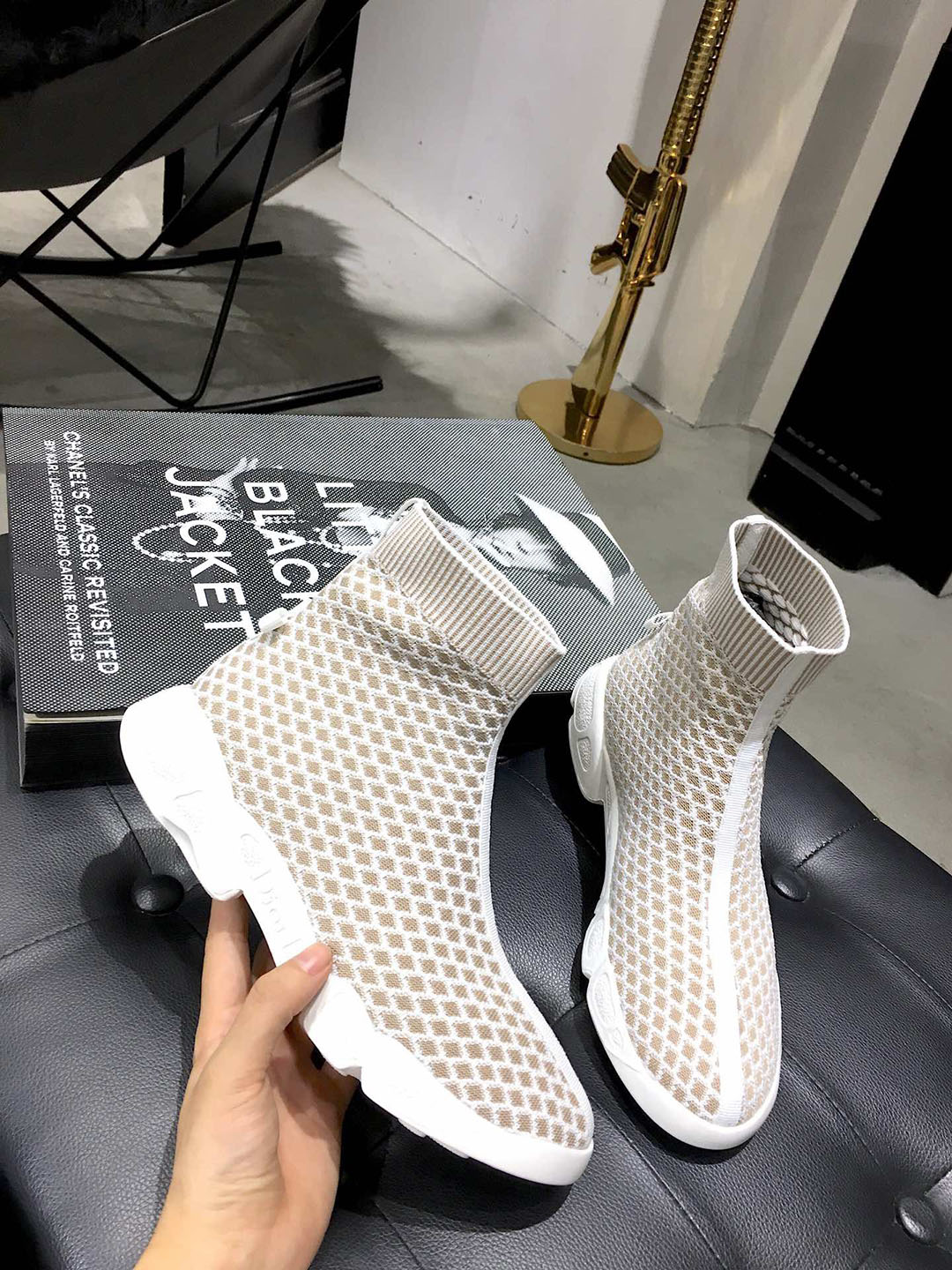 20250101214004/f25bbd65613989a93fb7e46cff1653d1_1591121136_0292.jpg Array