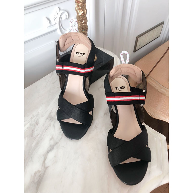 팬디 샌들 봄신상