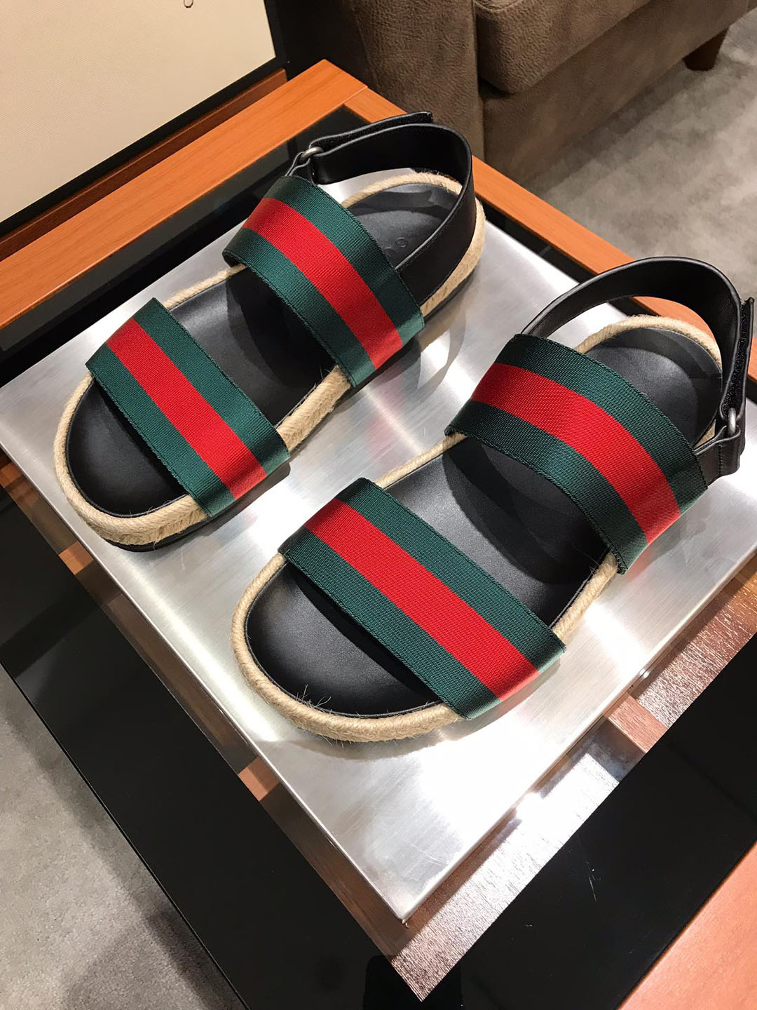 구찌 남성용 슬리프봄신상