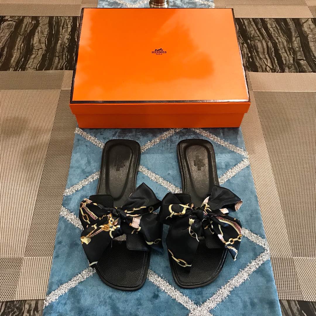 에르메스 슬리퍼 봄신상 (250사이즈 주문제작)