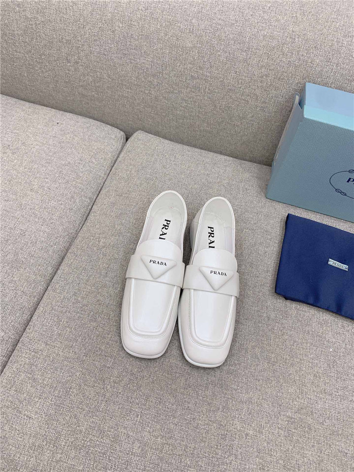 PRADA 프라다 여성용 로퍼 P20550